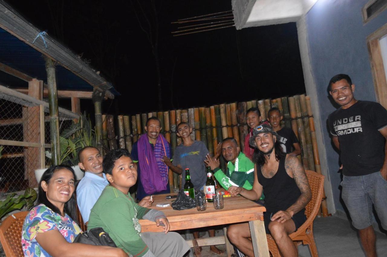 Labuan Bajo Mahoni Guesthouse Bagian luar foto