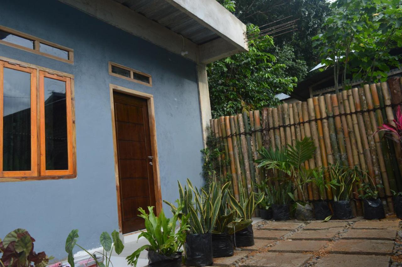 Labuan Bajo Mahoni Guesthouse Bagian luar foto