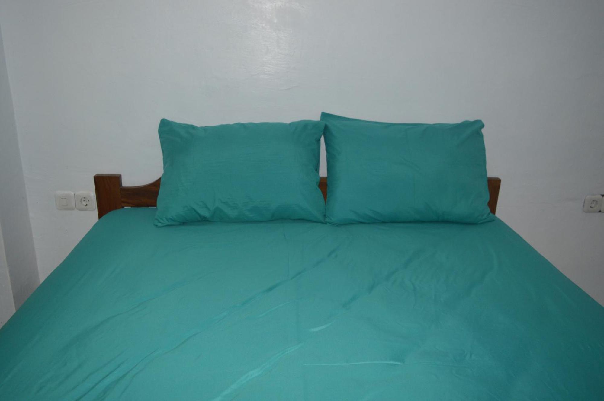 Labuan Bajo Mahoni Guesthouse Bagian luar foto
