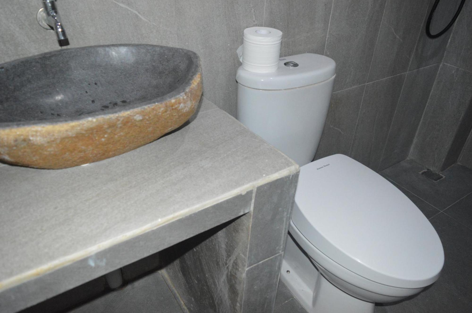 Labuan Bajo Mahoni Guesthouse Bagian luar foto