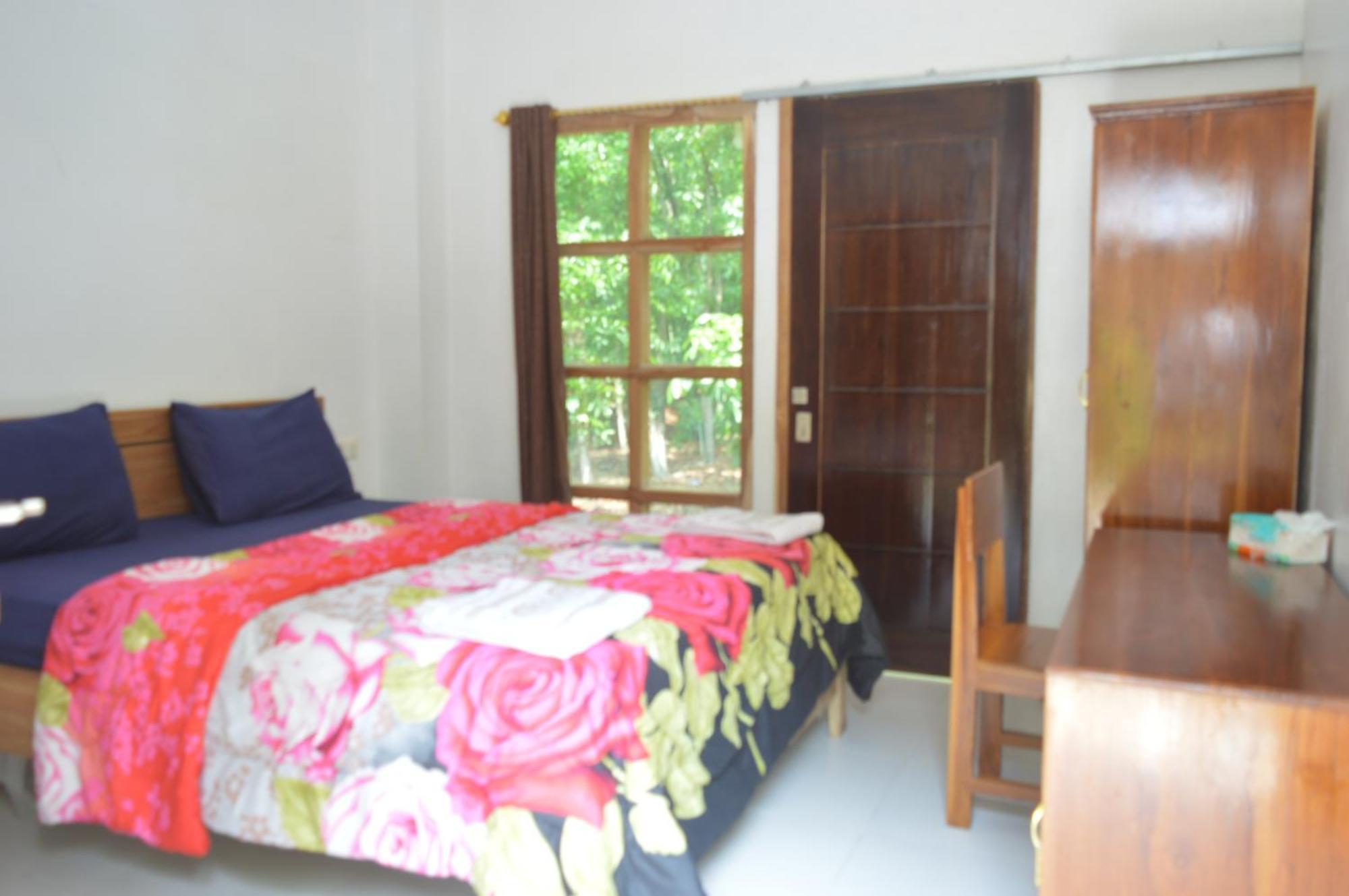 Labuan Bajo Mahoni Guesthouse Bagian luar foto