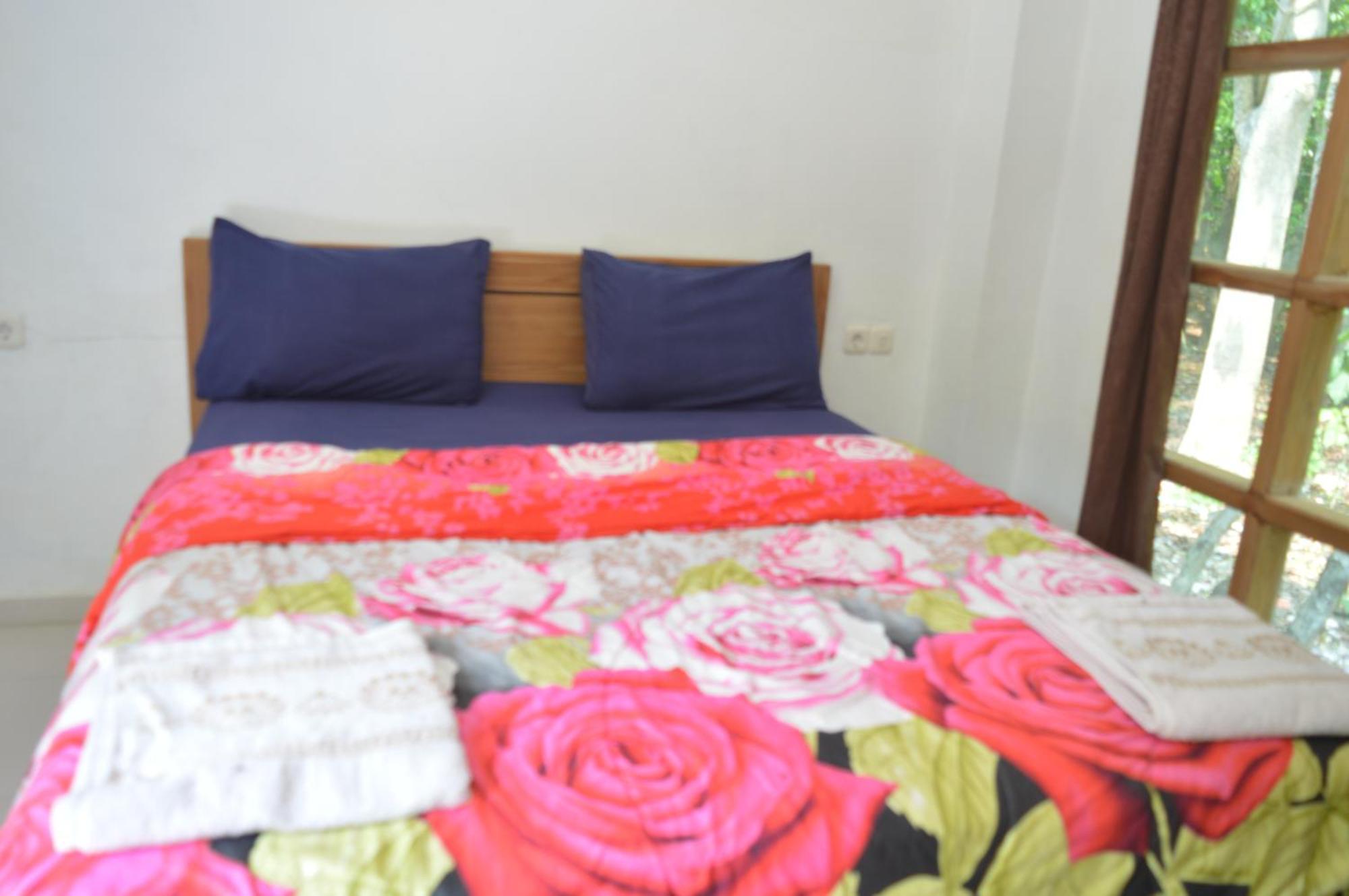 Labuan Bajo Mahoni Guesthouse Bagian luar foto