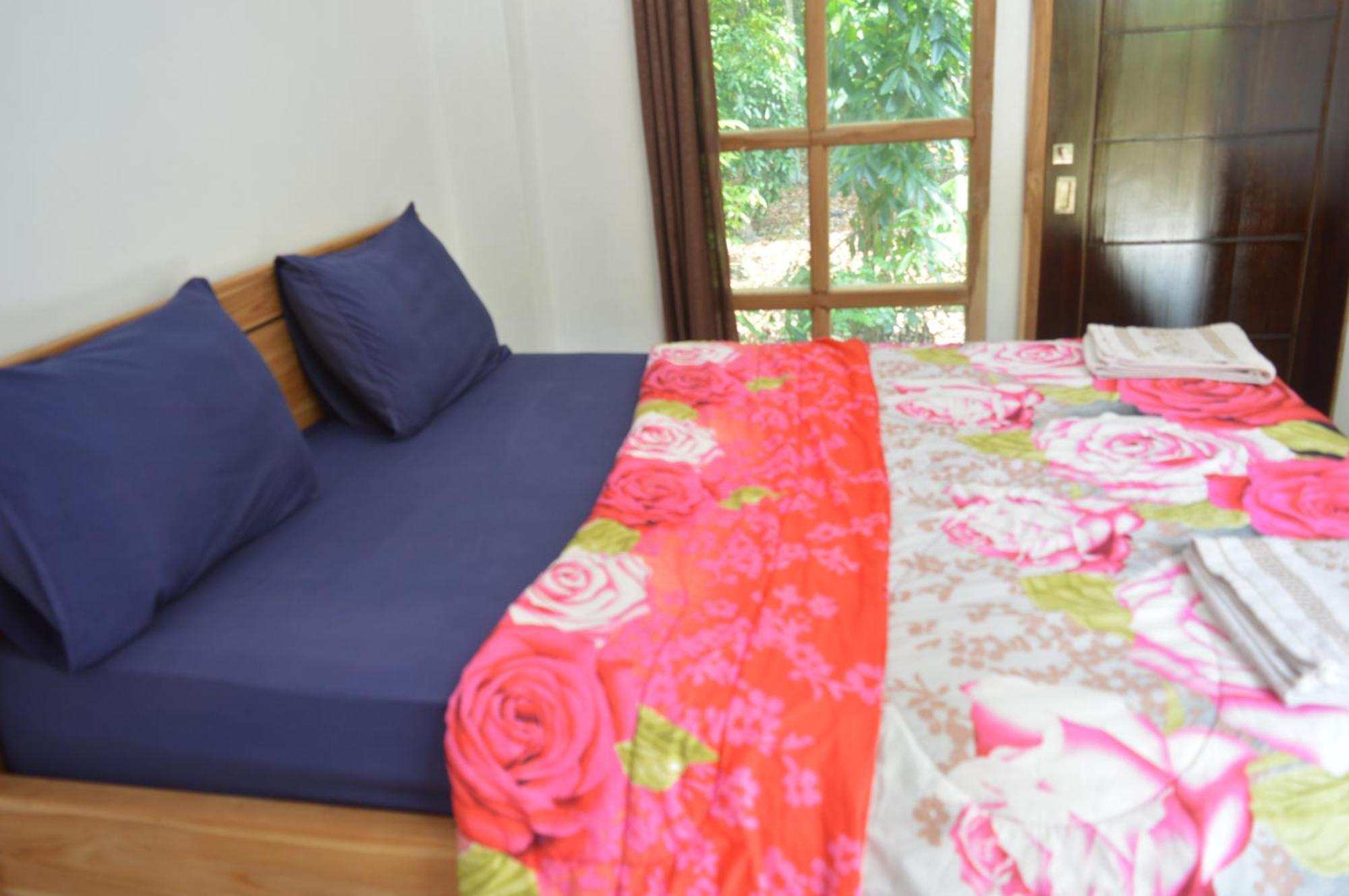 Labuan Bajo Mahoni Guesthouse Bagian luar foto